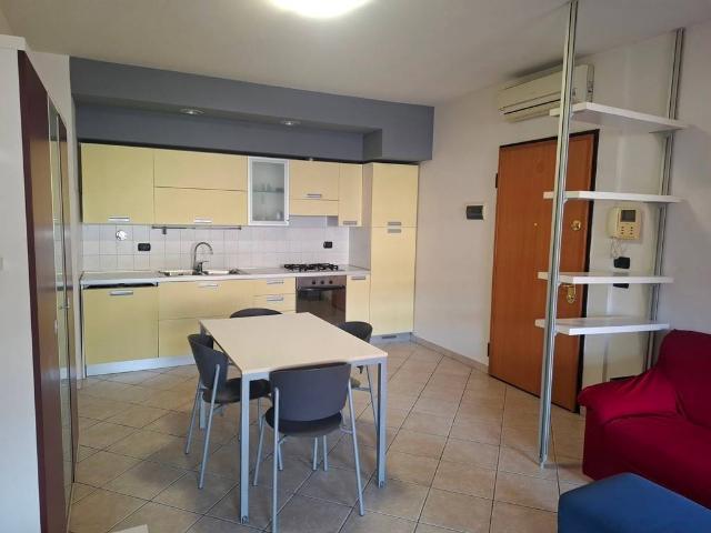 Appartamento in affitto a Centro Direzionale, Prato