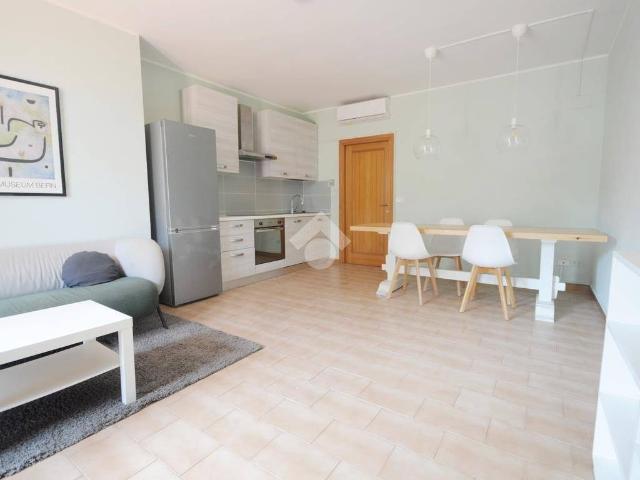 Appartamento in affitto a Centro Direzionale, Prato