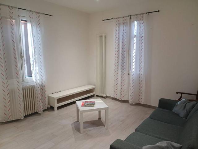 Appartamento in affitto a San Zenone esterna, Re