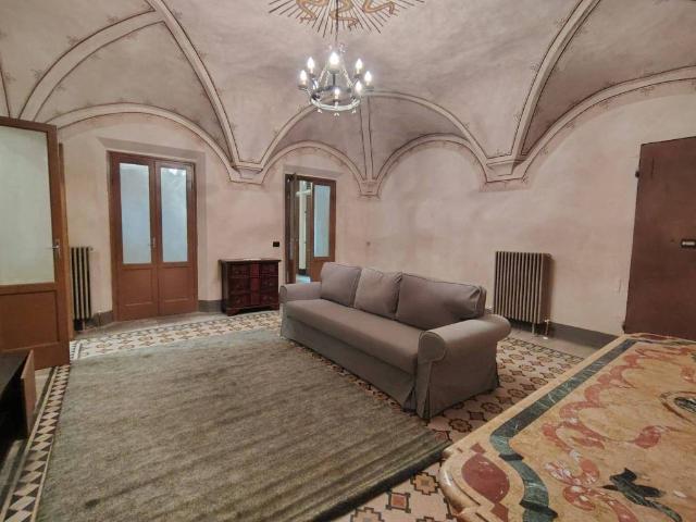 Appartamento in affitto a Duomo, Re