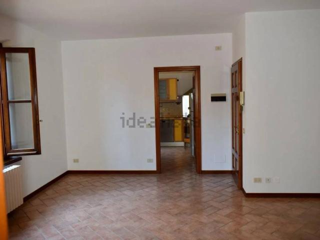 Appartamento in affitto a Sant'Agostino città-Porta Castello, Re