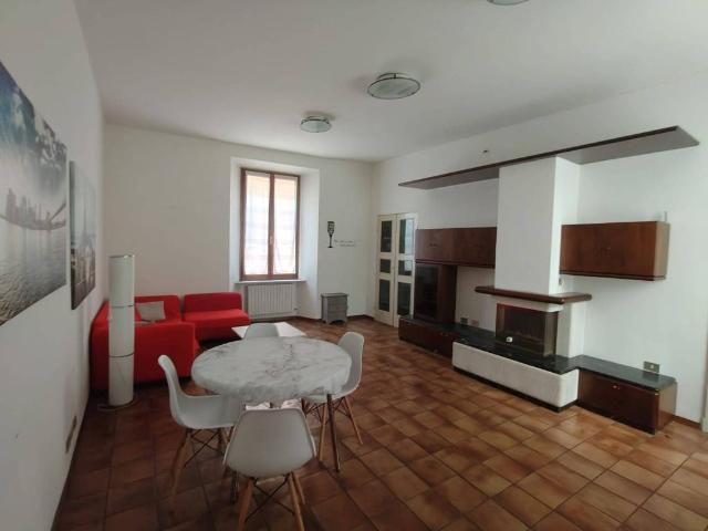 Appartamento in affitto a Duomo, Re