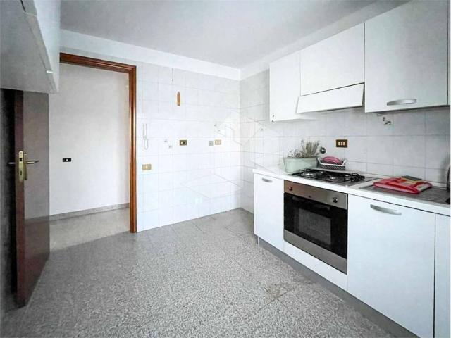 Appartamento in affitto a Sant'Agostino città-Porta Castello, Re