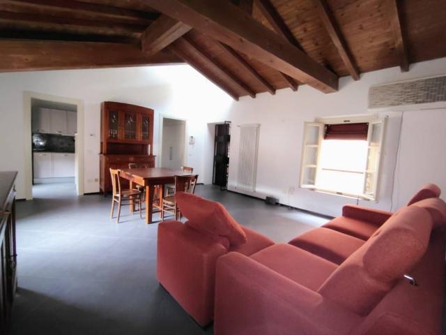 Appartamento in affitto a San Pietro città, Re