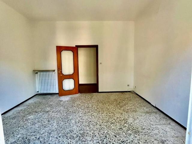 Appartamento in affitto a Sant'Agostino esterna-Porta Castello, Re