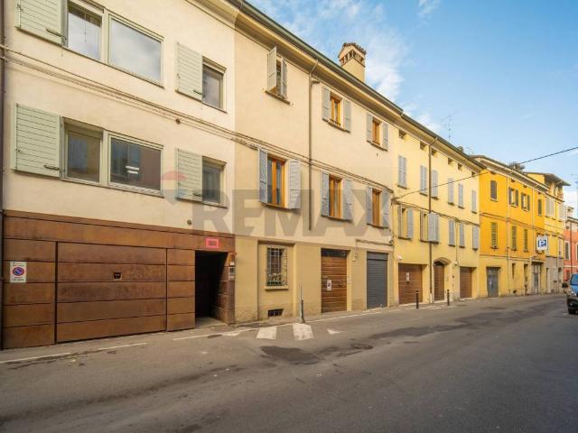 Appartamento in affitto a Sant'Agostino città-Porta Castello, Re