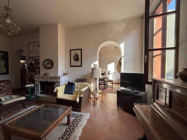 Appartamento in affitto a Porta Castello, Re