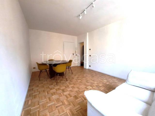 Appartamento in affitto a San Pietro città, Re