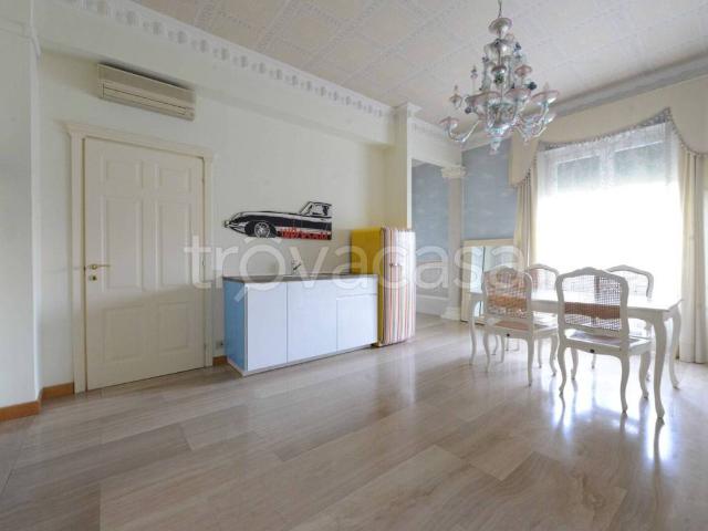 Appartamento in affitto a San Francesco-Giardini Pubblici, Re