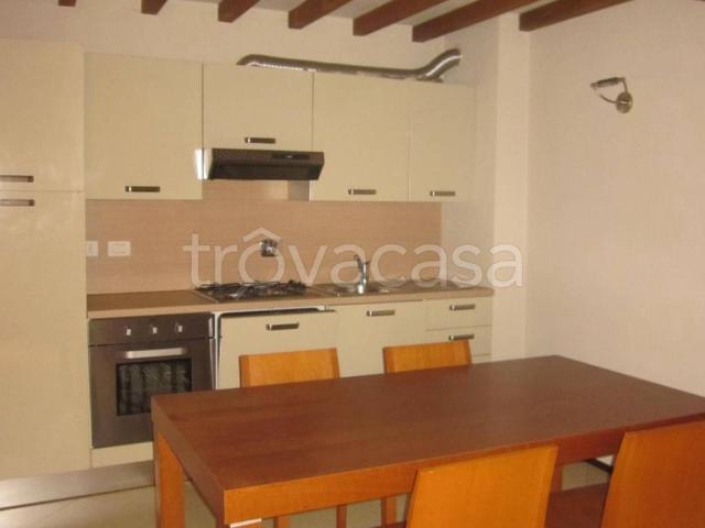 Appartamento in affitto a San Pietro città, Re