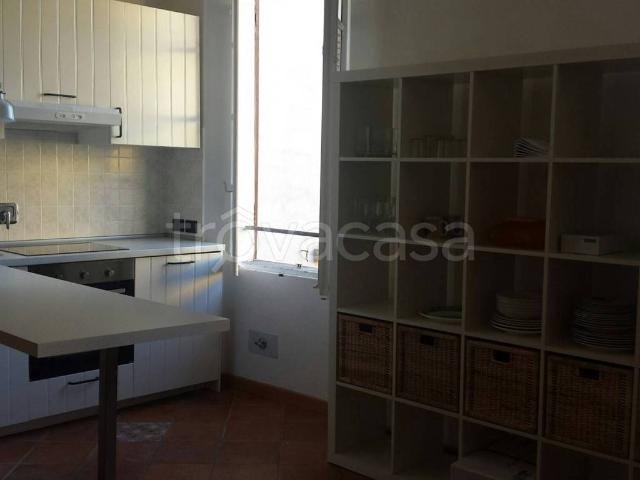 Appartamento in affitto a San Pietro città, Re