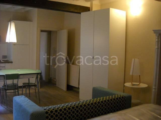 Appartamento in affitto a Sant'Agostino città-Porta Castello, Re