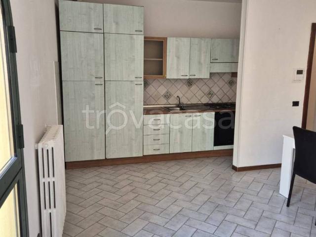 Appartamento in affitto a San Pietro città, Re