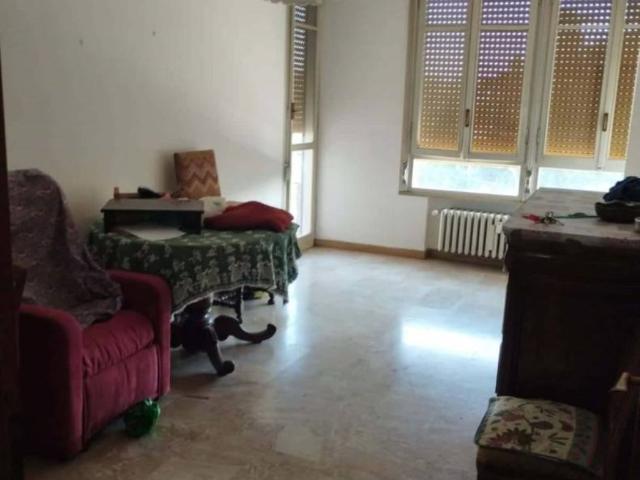 Appartamento in affitto a Sant'Agostino città-Porta Castello, Re
