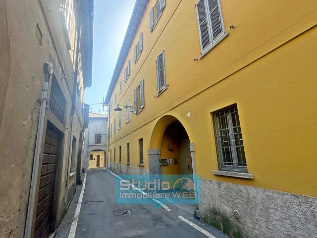Appartamento in affitto a Rogeno, Lombardia