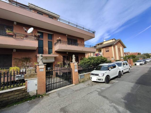 Appartamento in affitto a Morena, Roma