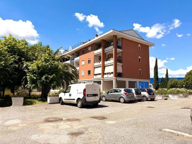 Appartamento in affitto a Giardini Tor di Mezzavia, Roma Capitale