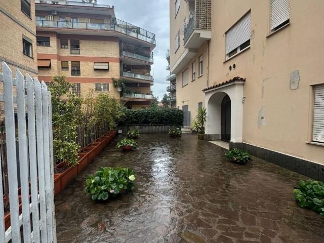 Appartamento in affitto a Municipio Roma XV, Roma Capitale
