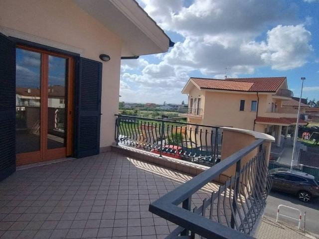 Appartamento in affitto a Castelverde, Roma