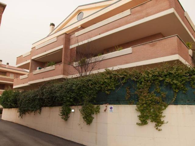 Appartamento in affitto a Monte Migliore, Roma Capitale