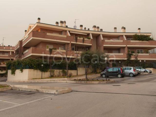 Appartamento in affitto a Monte Migliore, Roma Capitale