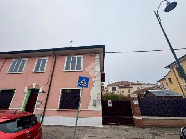 Appartamento in affitto a Commenda, Rovigo