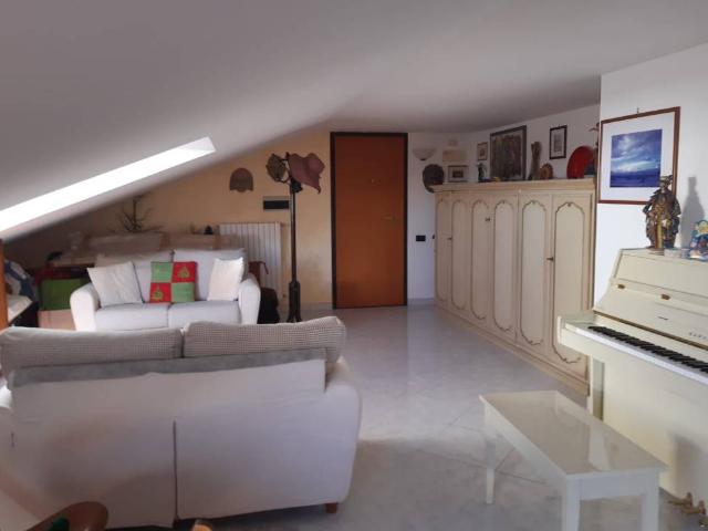 Appartamento in affitto a Casa Manzo, Salerno