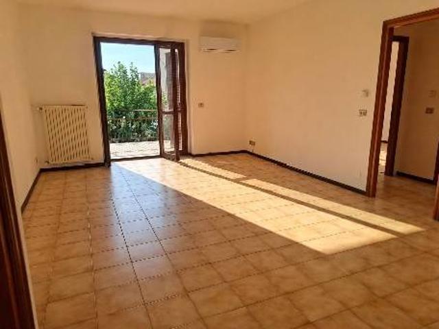 Appartamento in affitto a Santhià, Vercelli