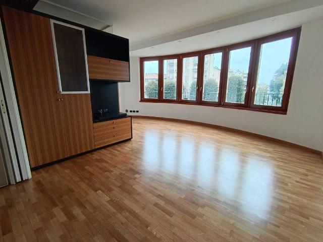 Appartamento in affitto a Castelletto, Senago
