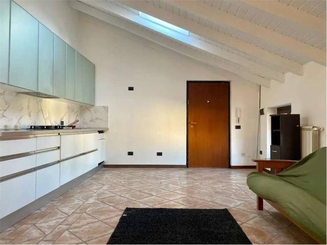 Appartamento in affitto a Abbazia, Sesto Calende