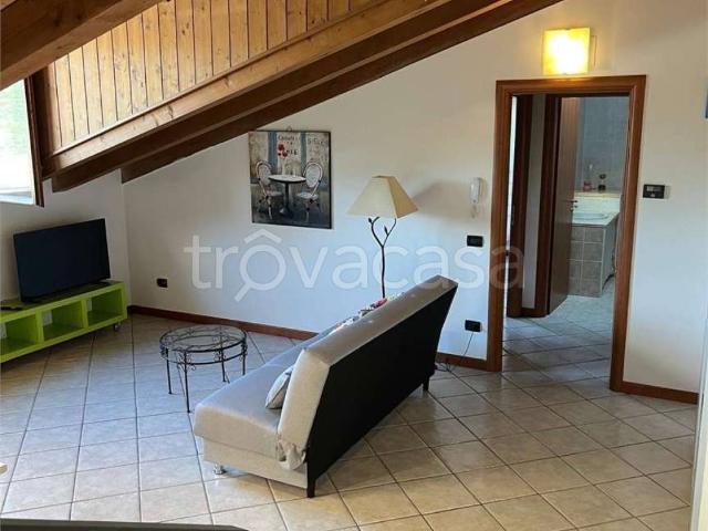 Appartamento in affitto a Oneda, Sesto Calende