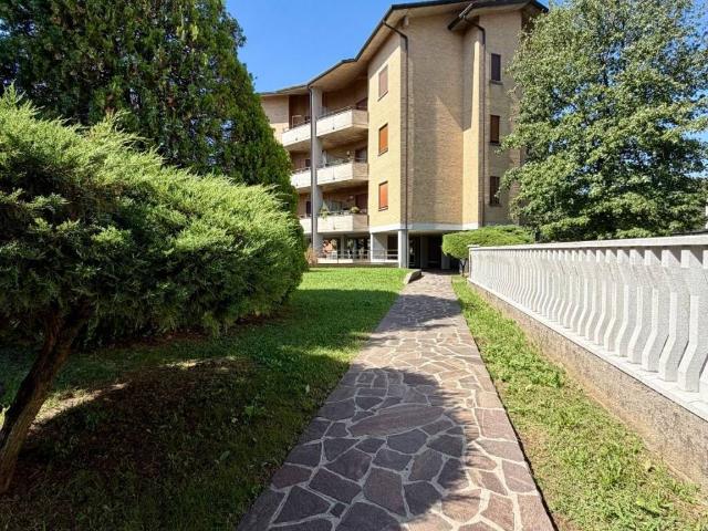 Appartamento in affitto a Solaro, Lombardia