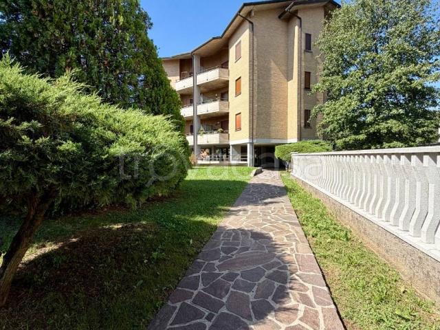 Appartamento in affitto a Solaro, Lombardia