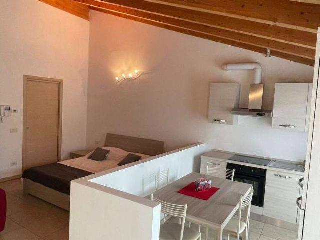 Appartamento in affitto a Travedona Monate, Lombardia