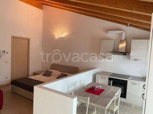 Appartamento in affitto a Travedona Monate, Lombardia