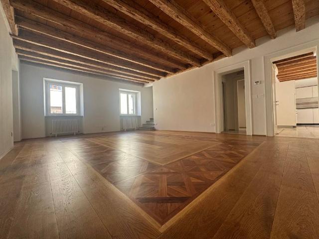 Appartamento in affitto a Borgo Teresiano, Trieste