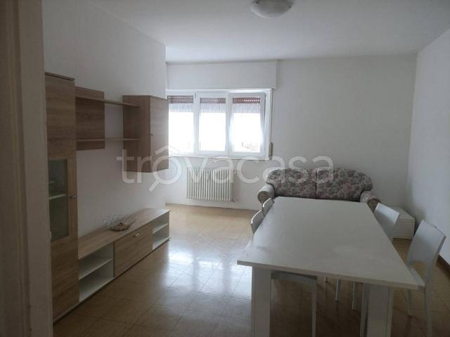 Appartamento in affitto a Rizzi, Reana Del Roiale