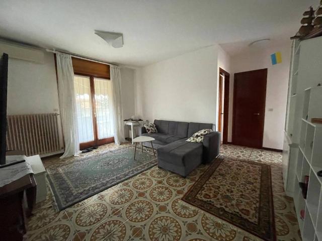 Appartamento in affitto a Rizzi, Reana Del Roiale
