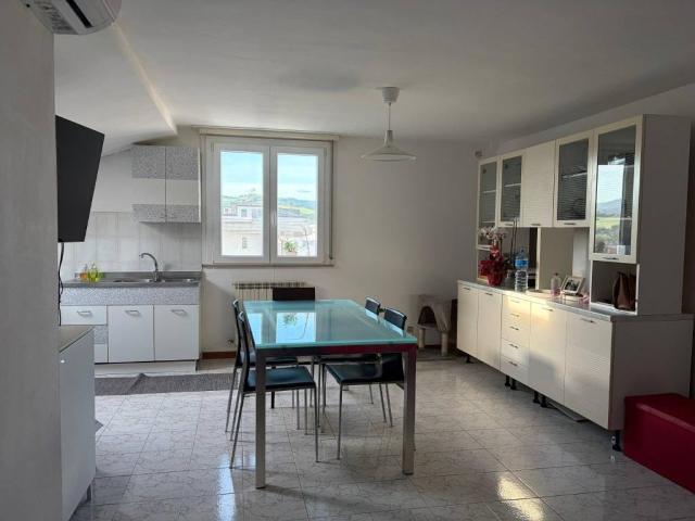 Appartamento in affitto a Vallefoglia, Marche