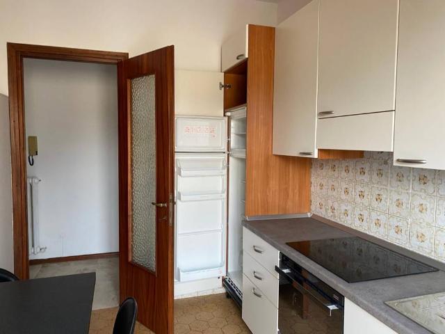 Appartamento in affitto a Valmadrera, Lombardia