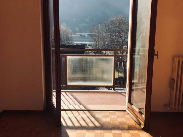 Appartamento in affitto a Valmadrera, Lombardia