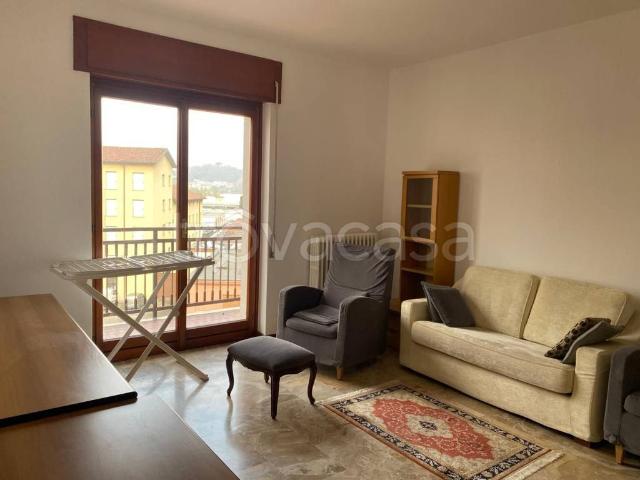 Appartamento in affitto a Valmadrera, Lombardia