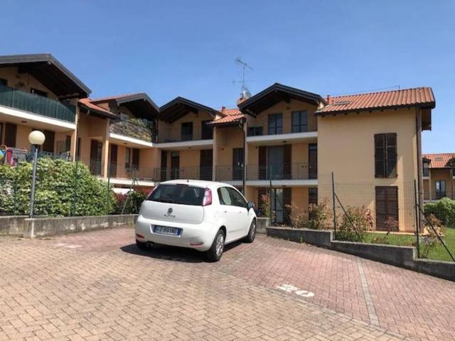 Appartamento in affitto a Varano Borghi, Lombardia