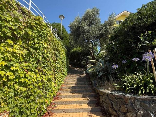 Appartamento in affitto a Castagnabuona, Varazze
