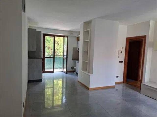 Appartamento in affitto a Marone, Varese