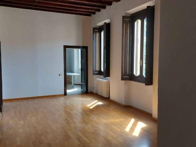 Appartamento in affitto a Biumo Superiore, Varese