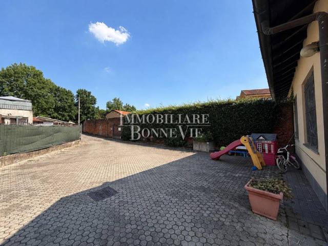 Appartamento in affitto a Valle Olona, Varese