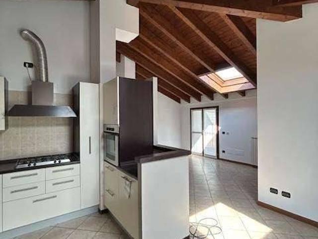 Appartamento in affitto a Varese, Lombardia