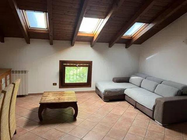 Appartamento in affitto a Valle Olona, Varese