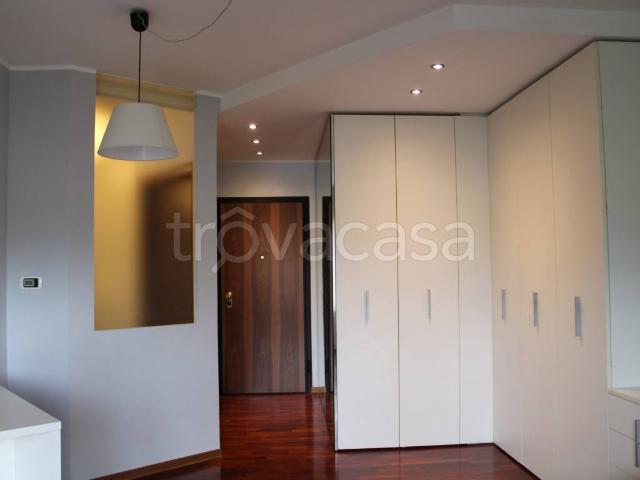 Appartamento in affitto a Biumo Superiore, Varese